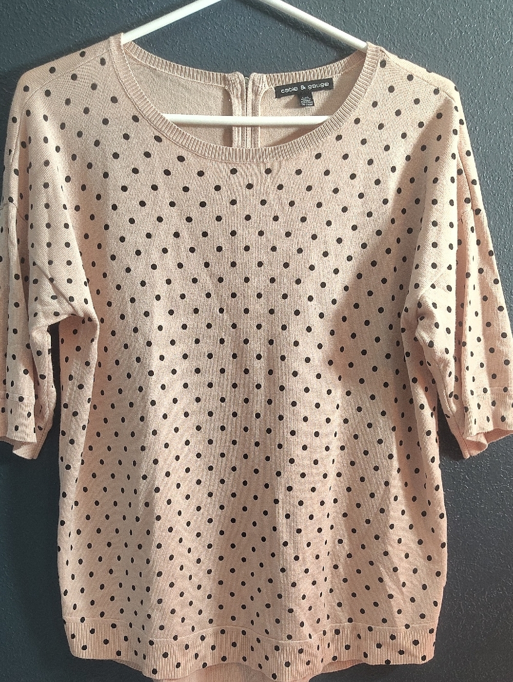 Cable & Gauge Summer Casual Cream Short Sleeve Polka Dot Knit Tee